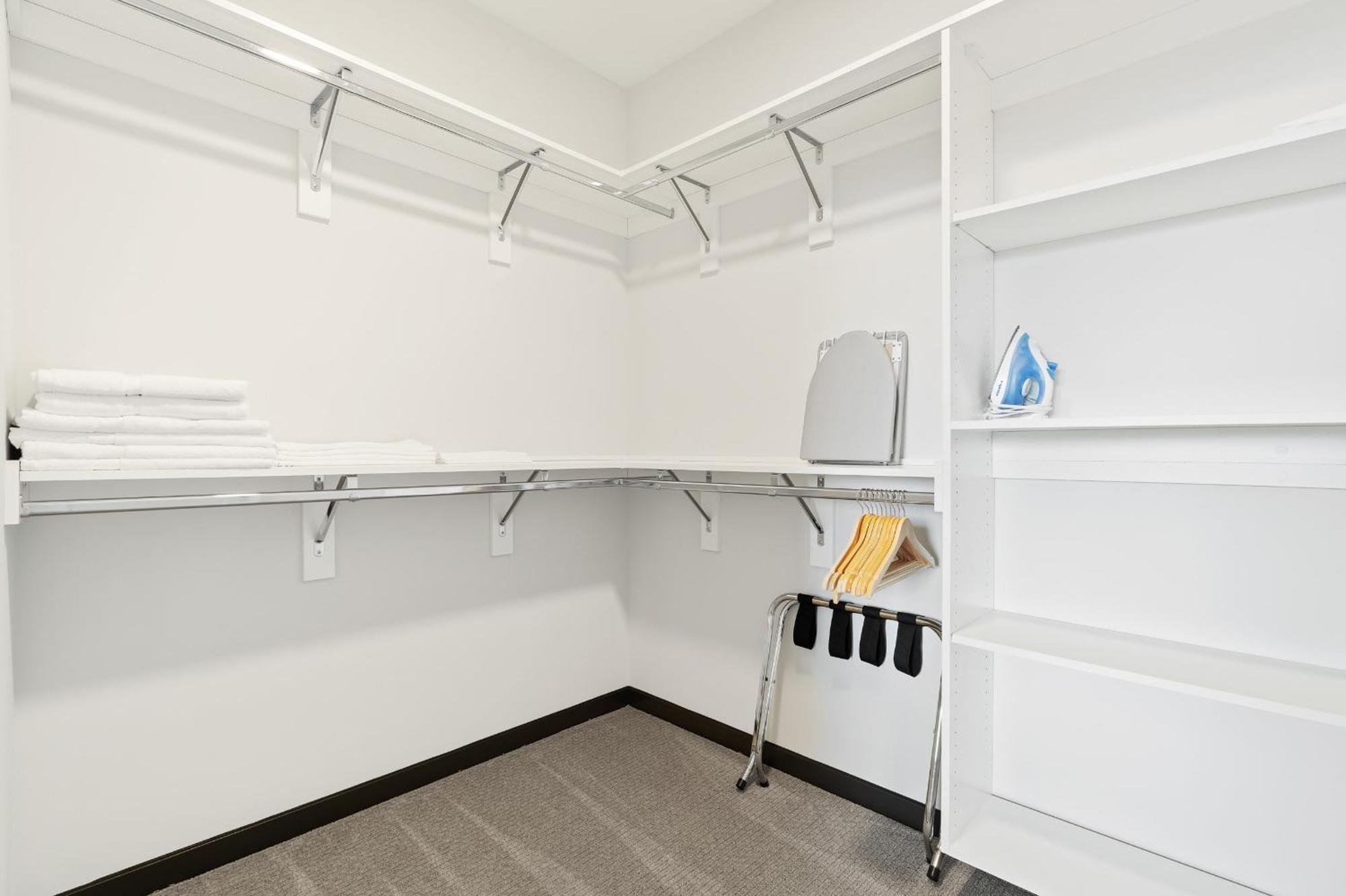 Cozysuites On Mass With Garage Parking #4 Indianapolis Exteriör bild